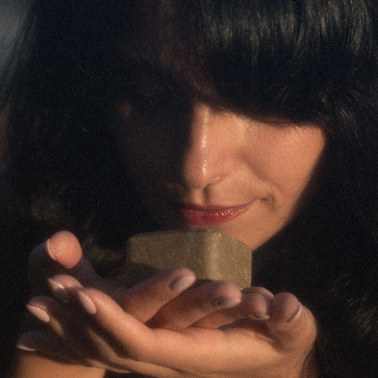 SOLID SHAMPOO FOR DAMAGED HAIR - with Henna & Broccoli