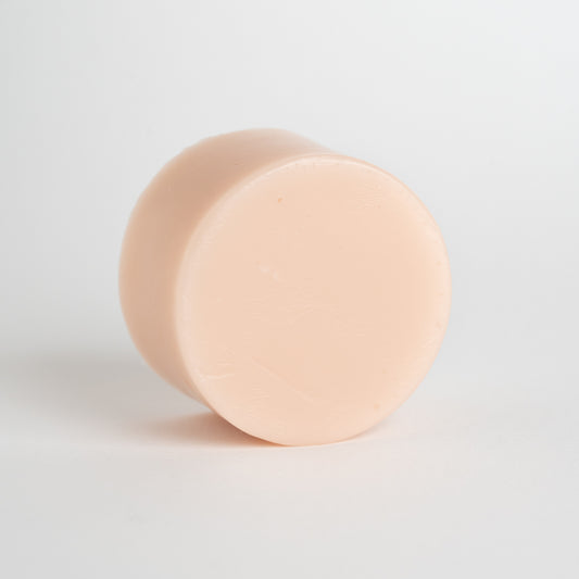 Eco Reveal solid hair conditioner 65g, nourishing and detangling with maca, fenugreek, marshmallow root, and organic broccoli seed oil, plant proteins repair and protect, delicate lilac fragrance, waterless, plastic-free, long-lasting